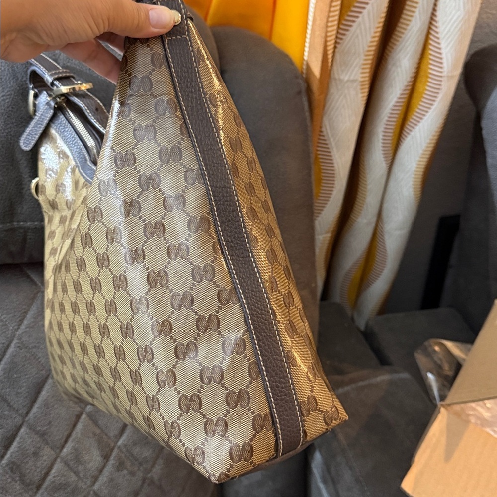 Gucci Tan Monogram Shoulder Bag - Picture 4 of 10
